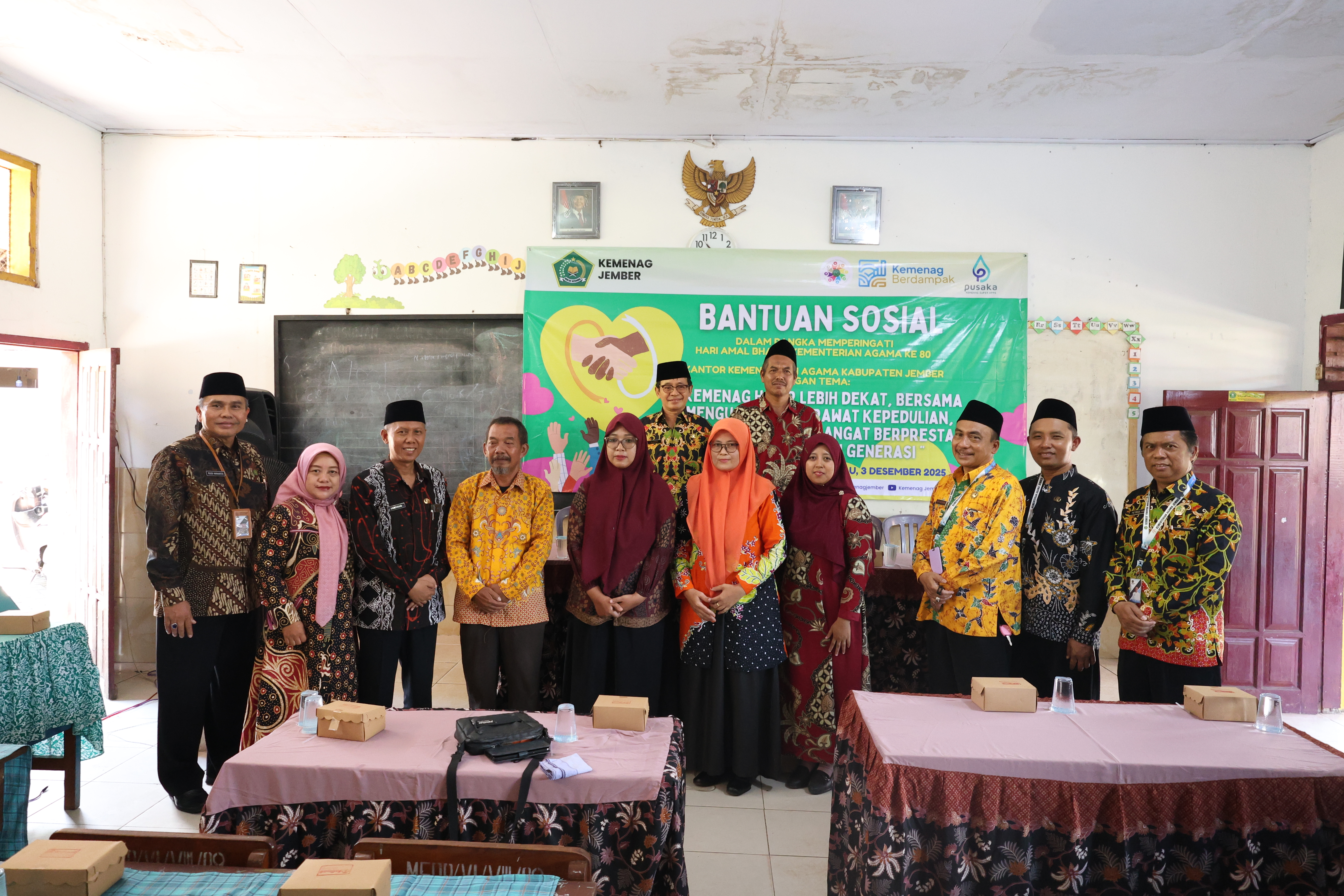 Foto bersama Guru di Ambulu